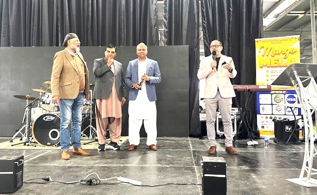 A group of men on a stage

AI-generated content may be incorrect.