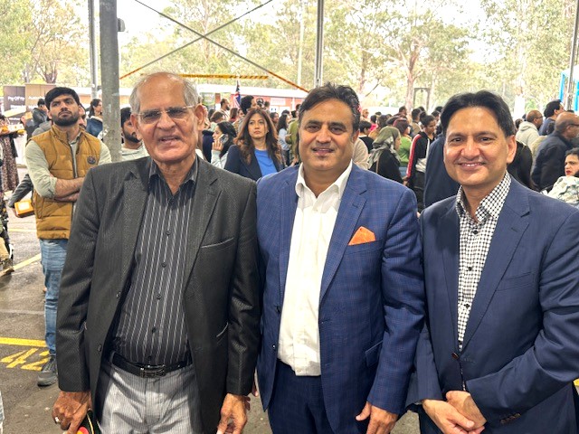 A group of men standing together

AI-generated content may be incorrect.