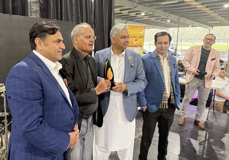 A group of men standing in a room

AI-generated content may be incorrect.