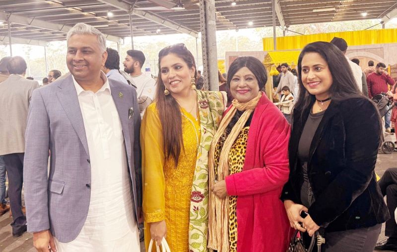 A group of people standing together

AI-generated content may be incorrect.