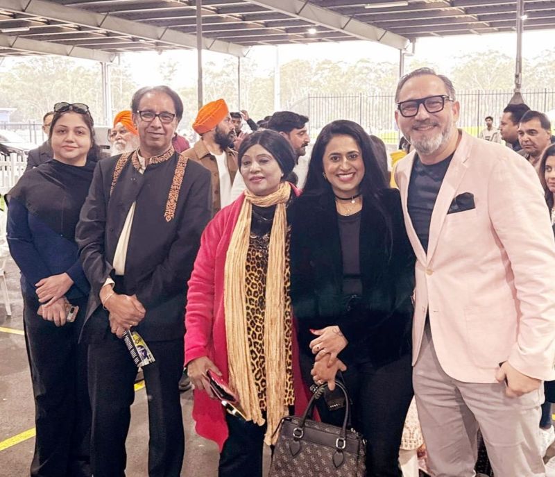 A group of people posing for a photo

AI-generated content may be incorrect.