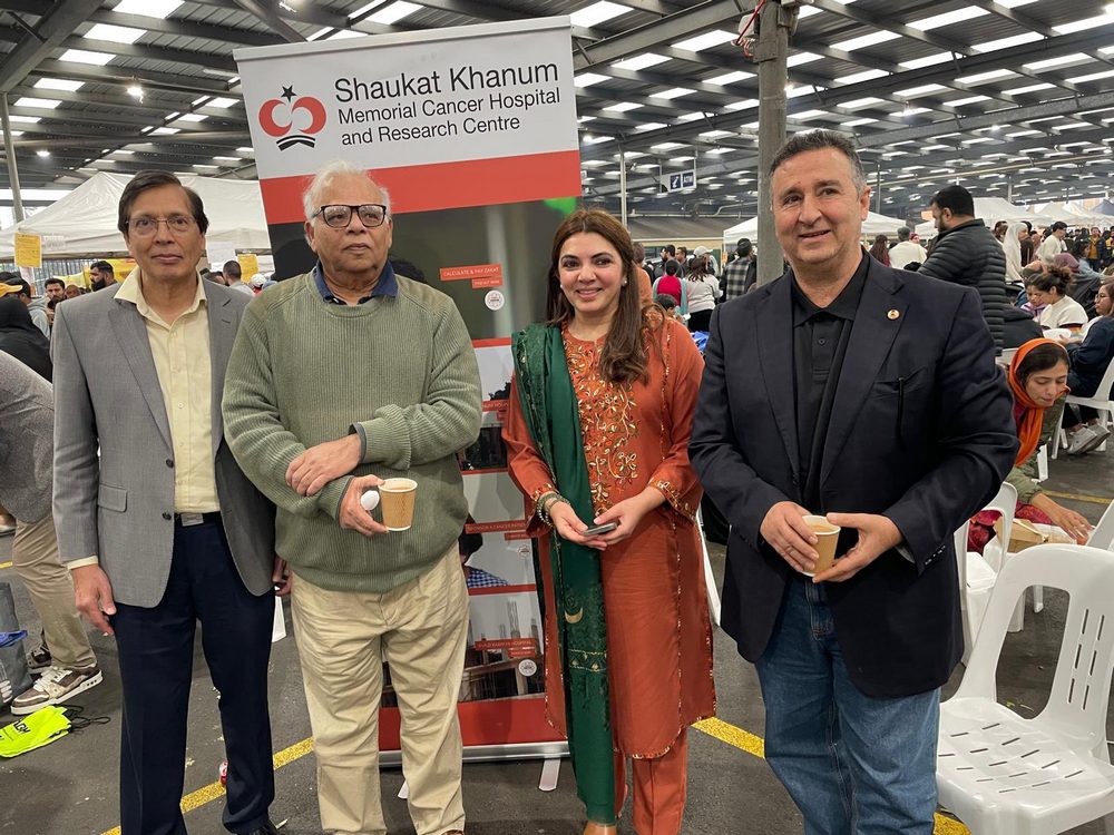 A group of people standing in a room

AI-generated content may be incorrect.