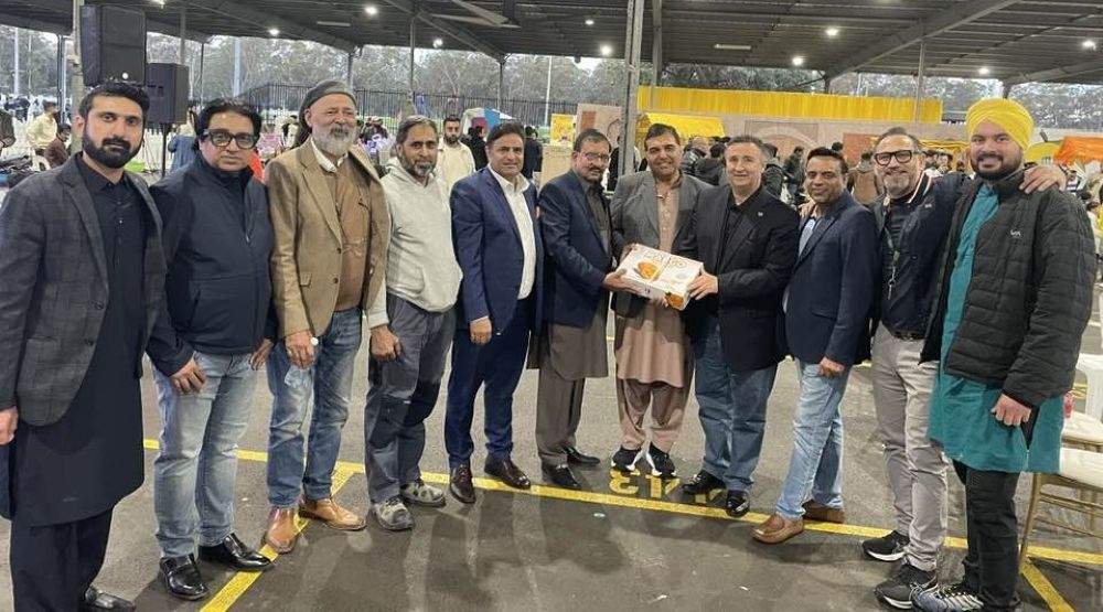 A group of people posing for a photo

AI-generated content may be incorrect.