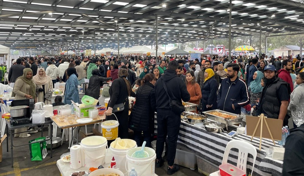 A large crowd of people at a food market

AI-generated content may be incorrect.