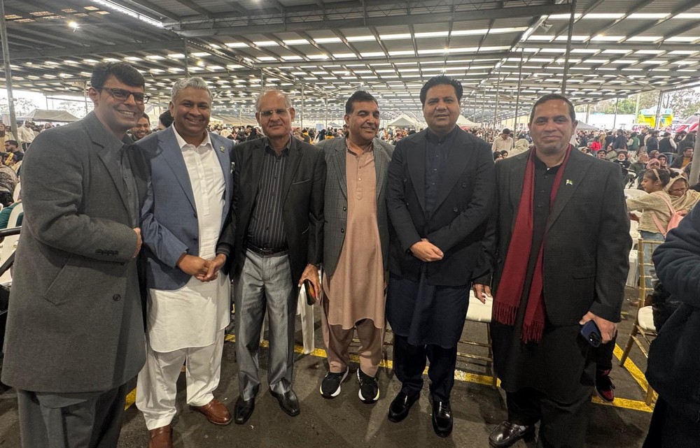 A group of men standing together

AI-generated content may be incorrect.