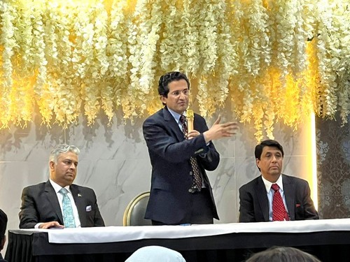 A person in a suit giving a speech

AI-generated content may be incorrect.