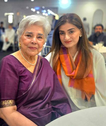 A person sitting next to a person

AI-generated content may be incorrect.