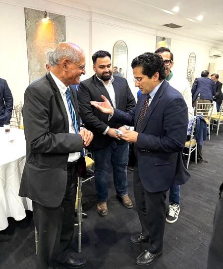 A group of men in suits

AI-generated content may be incorrect.