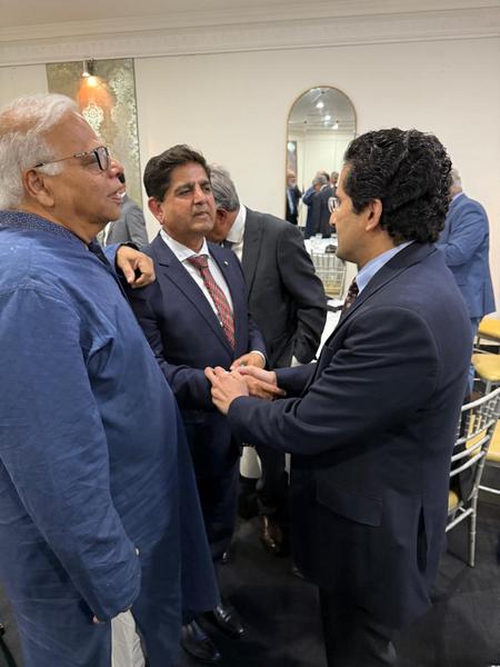 A group of men in suits

AI-generated content may be incorrect.