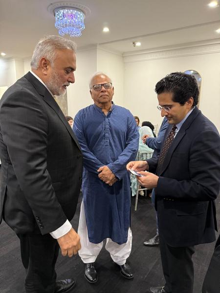 A group of men in suits

AI-generated content may be incorrect.