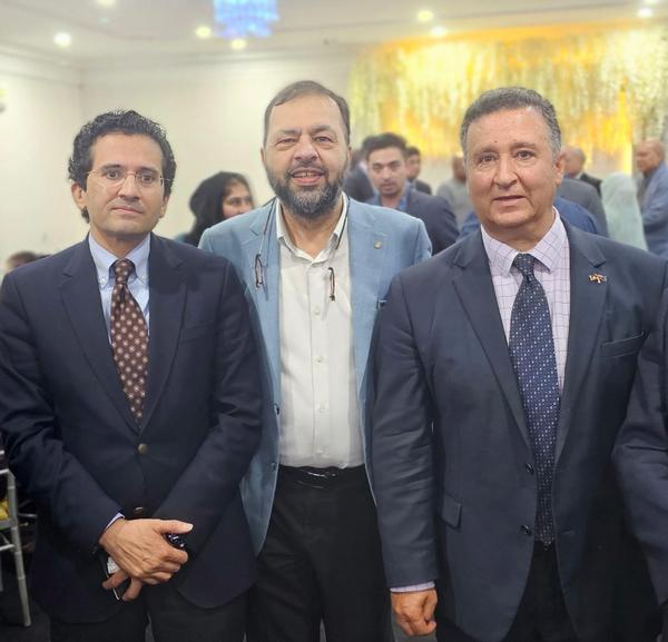 A group of men in suits

AI-generated content may be incorrect.