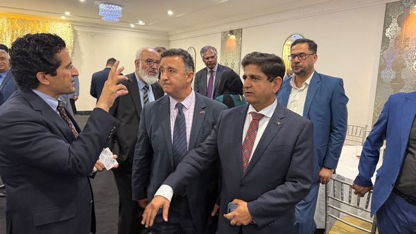 A group of men in suits

AI-generated content may be incorrect.