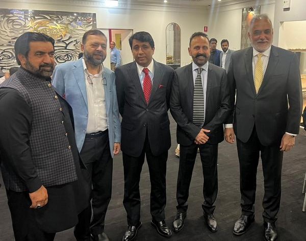 A group of men in suits

AI-generated content may be incorrect.