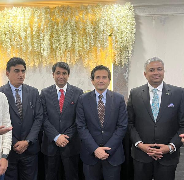 A group of people standing together

AI-generated content may be incorrect.