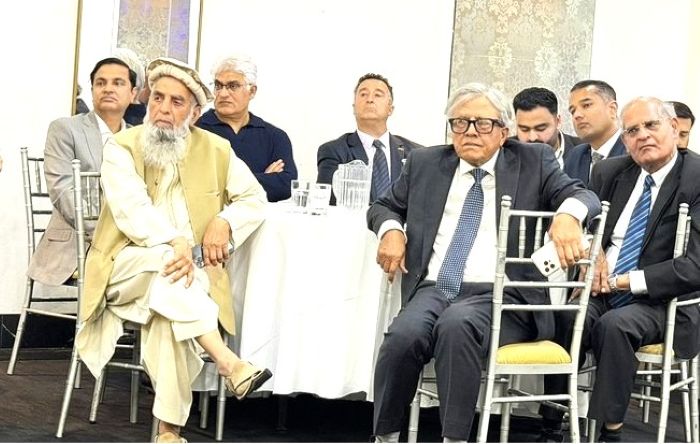 A group of men sitting in chairs

AI-generated content may be incorrect.