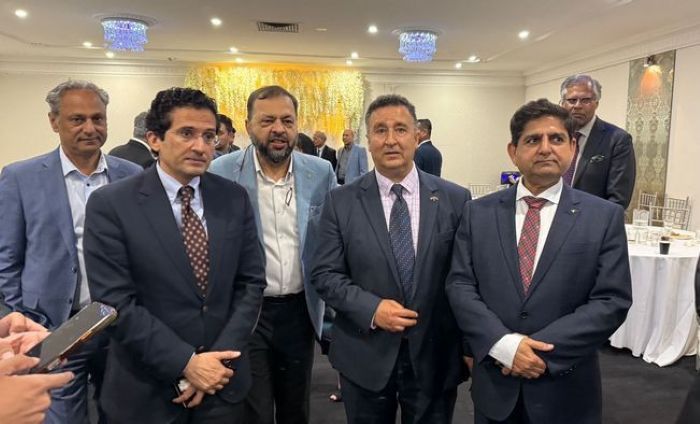 A group of men in suits

AI-generated content may be incorrect.