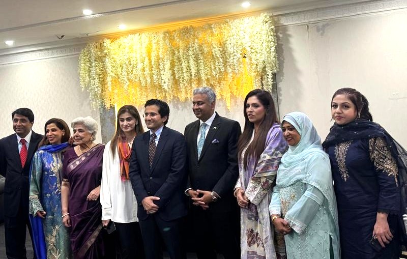 A group of people standing together

AI-generated content may be incorrect.