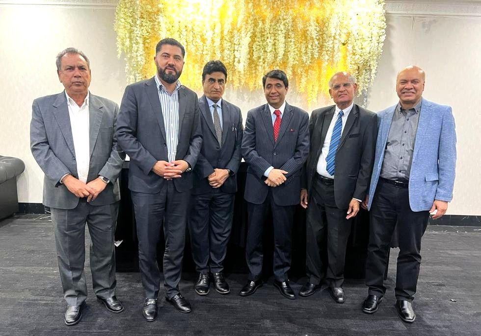 A group of men in suits

AI-generated content may be incorrect.