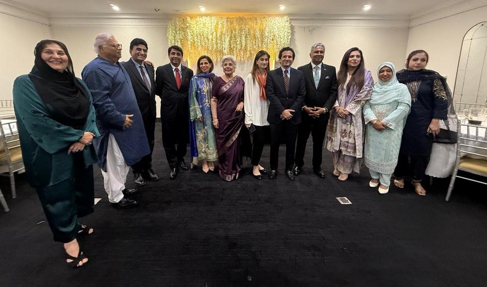 A group of people standing together

AI-generated content may be incorrect.