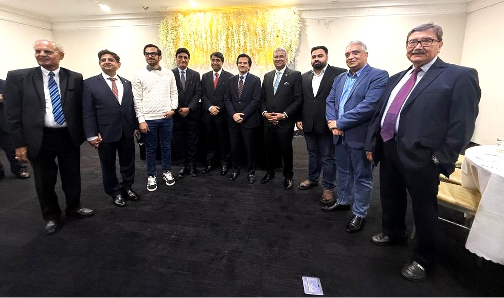 A group of men standing in a room

AI-generated content may be incorrect.