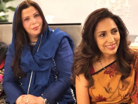A couple of women sitting together

AI-generated content may be incorrect.