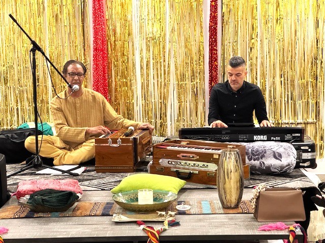 A group of men sitting at a table with musical instruments

AI-generated content may be incorrect.