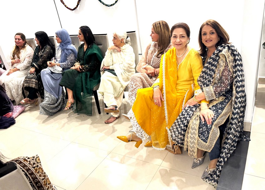 A group of women sitting in a row

AI-generated content may be incorrect.