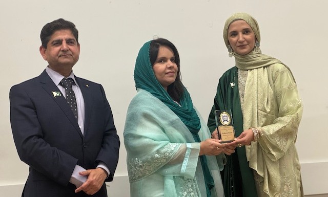 A group of people posing for a photo

AI-generated content may be incorrect.