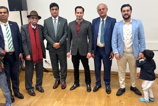 A group of men standing together

AI-generated content may be incorrect.