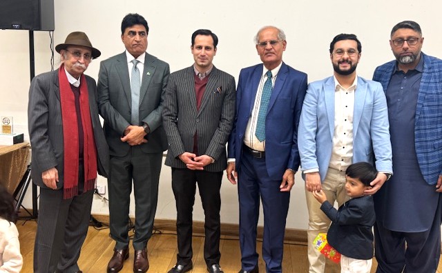 A group of men standing together

AI-generated content may be incorrect.