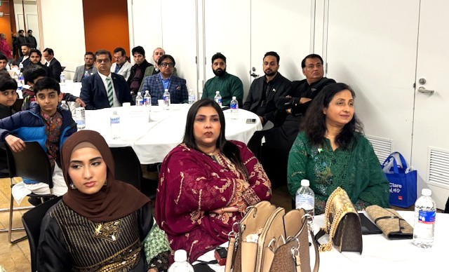 A group of people sitting at tables

AI-generated content may be incorrect.