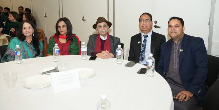 A group of people sitting at a round table

AI-generated content may be incorrect.