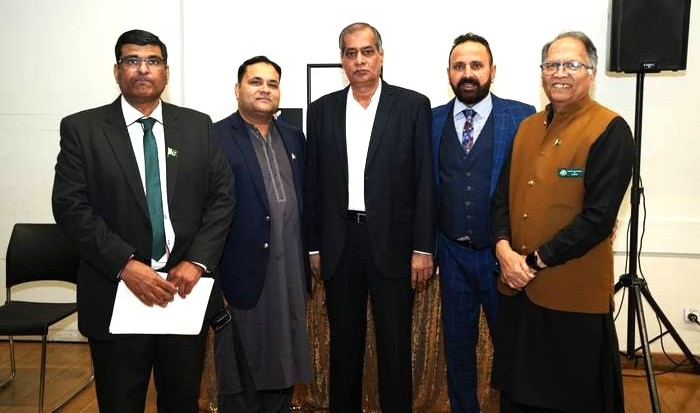 A group of men standing together

AI-generated content may be incorrect.