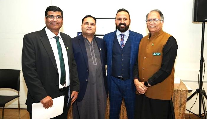 A group of men standing together

AI-generated content may be incorrect.