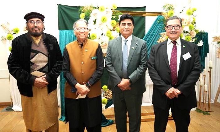 A group of men standing together

AI-generated content may be incorrect.