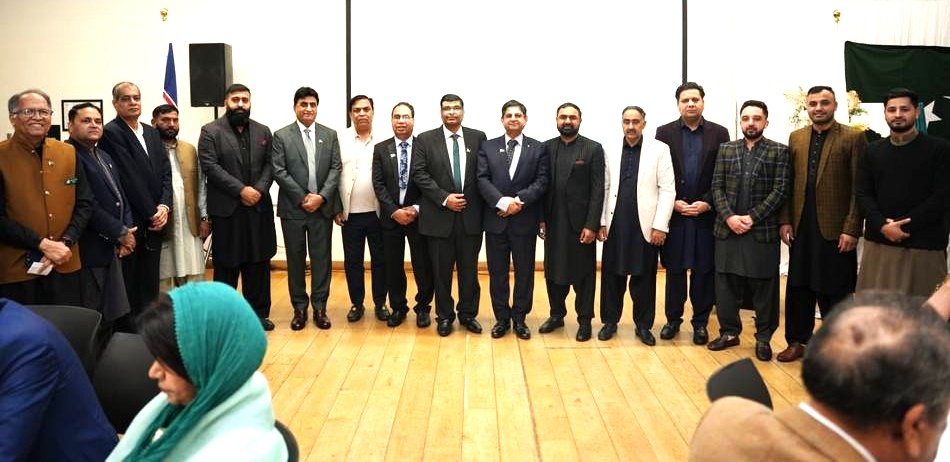 A group of men standing in a line

AI-generated content may be incorrect.