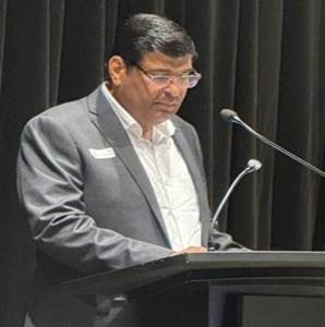 A person standing at a podium

AI-generated content may be incorrect.