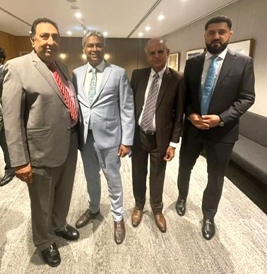 A group of men in suits

AI-generated content may be incorrect.