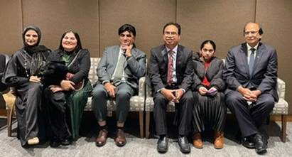 A group of people sitting on a couch

AI-generated content may be incorrect.