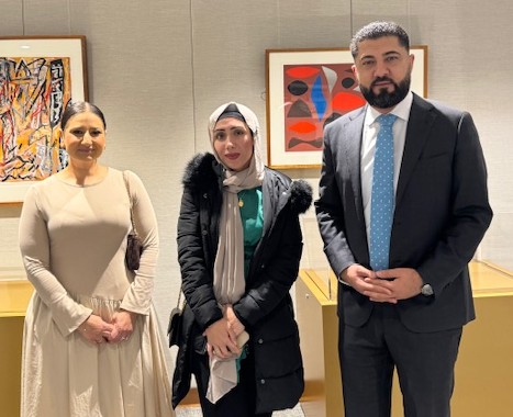 A group of people standing in a room

AI-generated content may be incorrect.