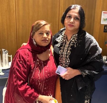 Two women standing next to each other

AI-generated content may be incorrect.