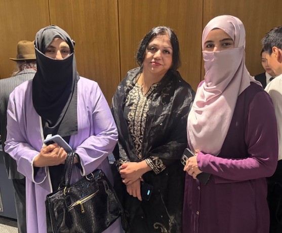 A group of women wearing headscarves

AI-generated content may be incorrect.