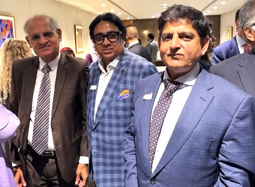 A group of men in suits

AI-generated content may be incorrect.