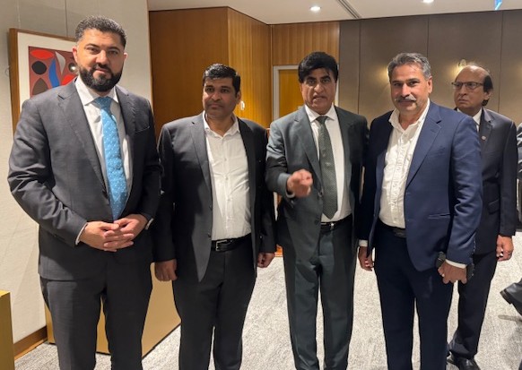 A group of men in suits

AI-generated content may be incorrect.