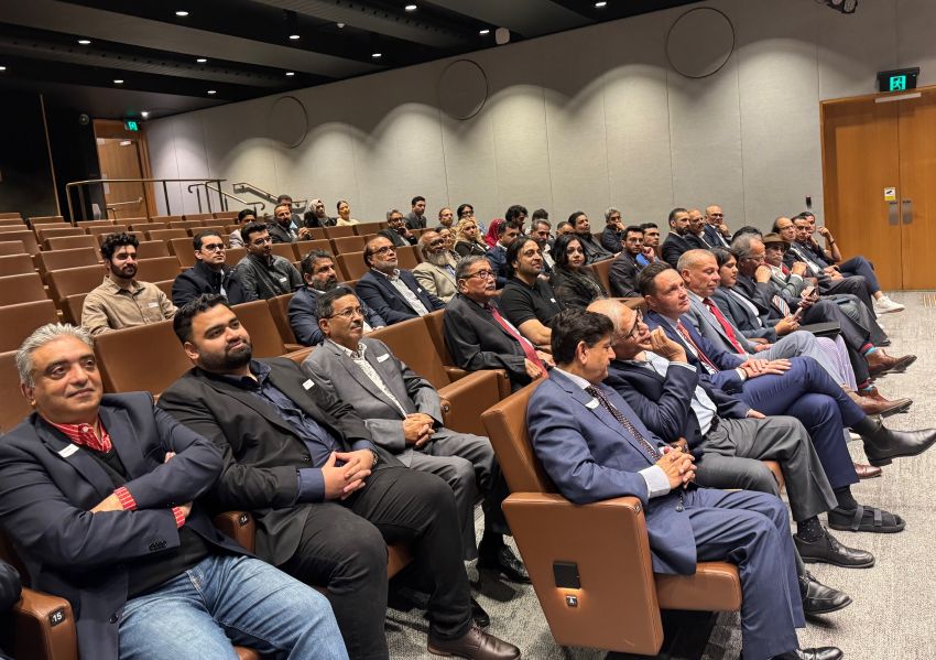 A group of people sitting in chairs

AI-generated content may be incorrect.