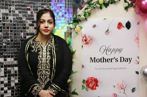 A person standing in front of a sign

AI-generated content may be incorrect.