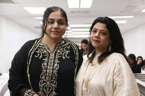 Medium shot of women standing

AI-generated content may be incorrect.