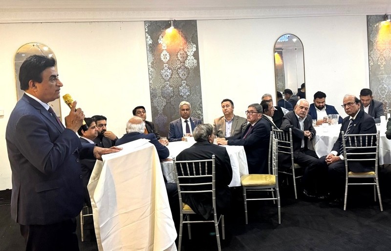 A group of men sitting around a table

AI-generated content may be incorrect.