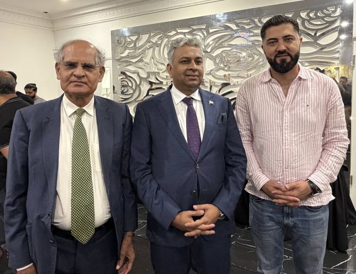 A group of men standing together

AI-generated content may be incorrect.