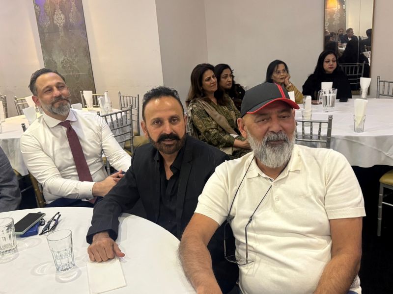 A group of people sitting at a table

AI-generated content may be incorrect.